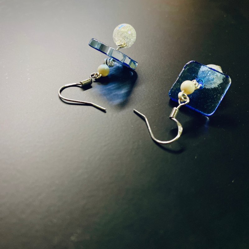 NoName | 窑烧玻璃耳环 - 耳环/耳夹 - 玻璃 蓝色