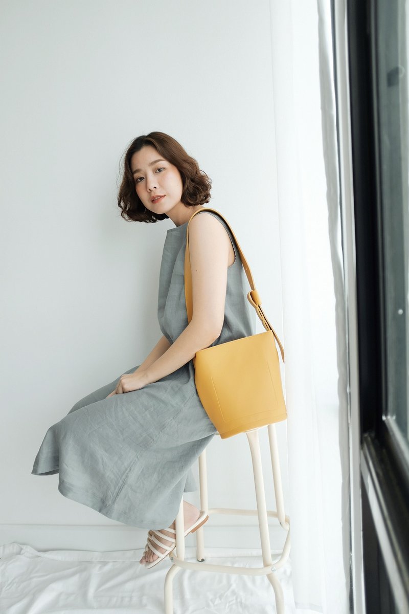 斜挎包 WHITEOAKFACTORY Bold bucket bag - Mustard yellow round bottom - 其他 - 人造皮革 黄色