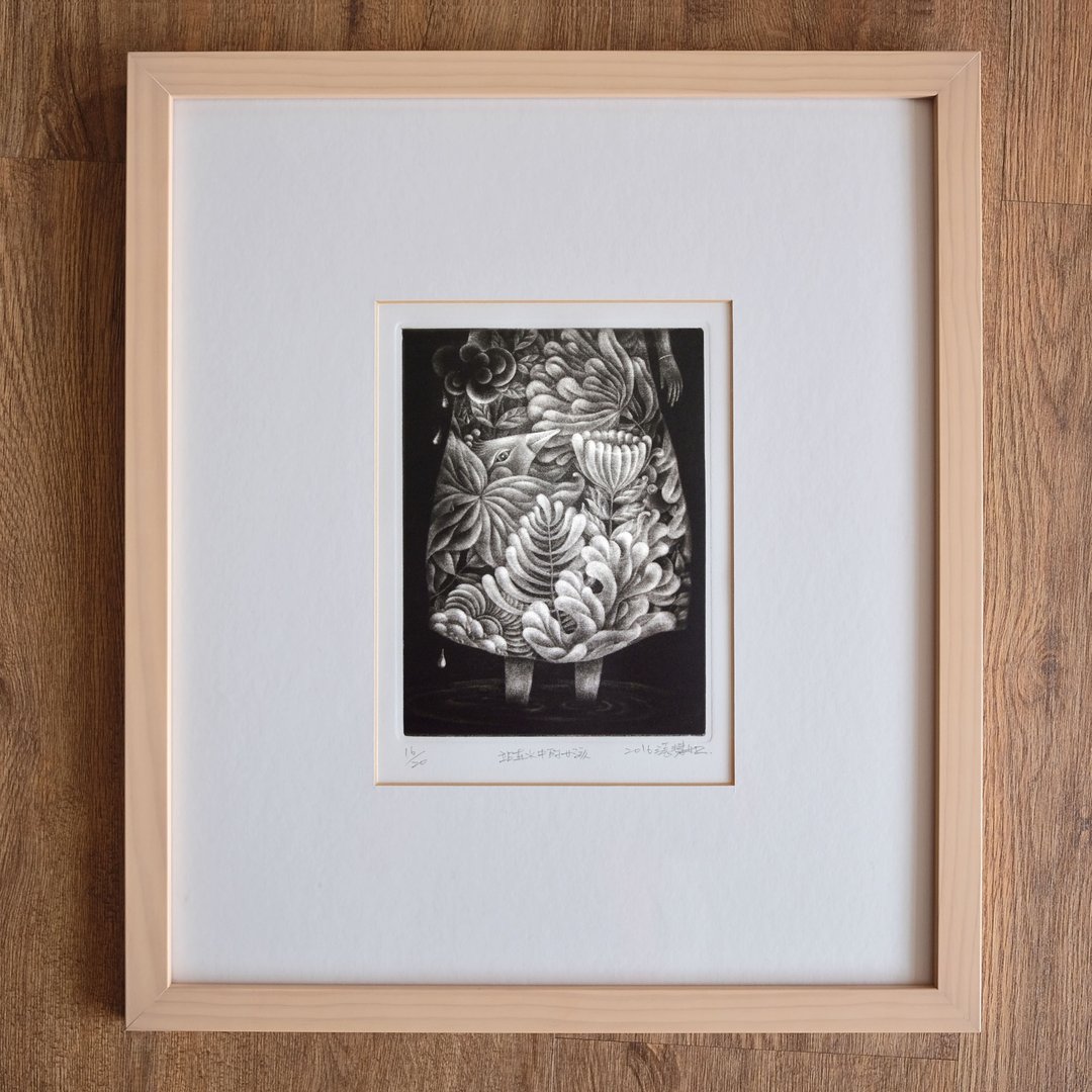 美柔汀版画原作-站在水中的女孩 - 海报/装饰画/版画 - 纸 白色