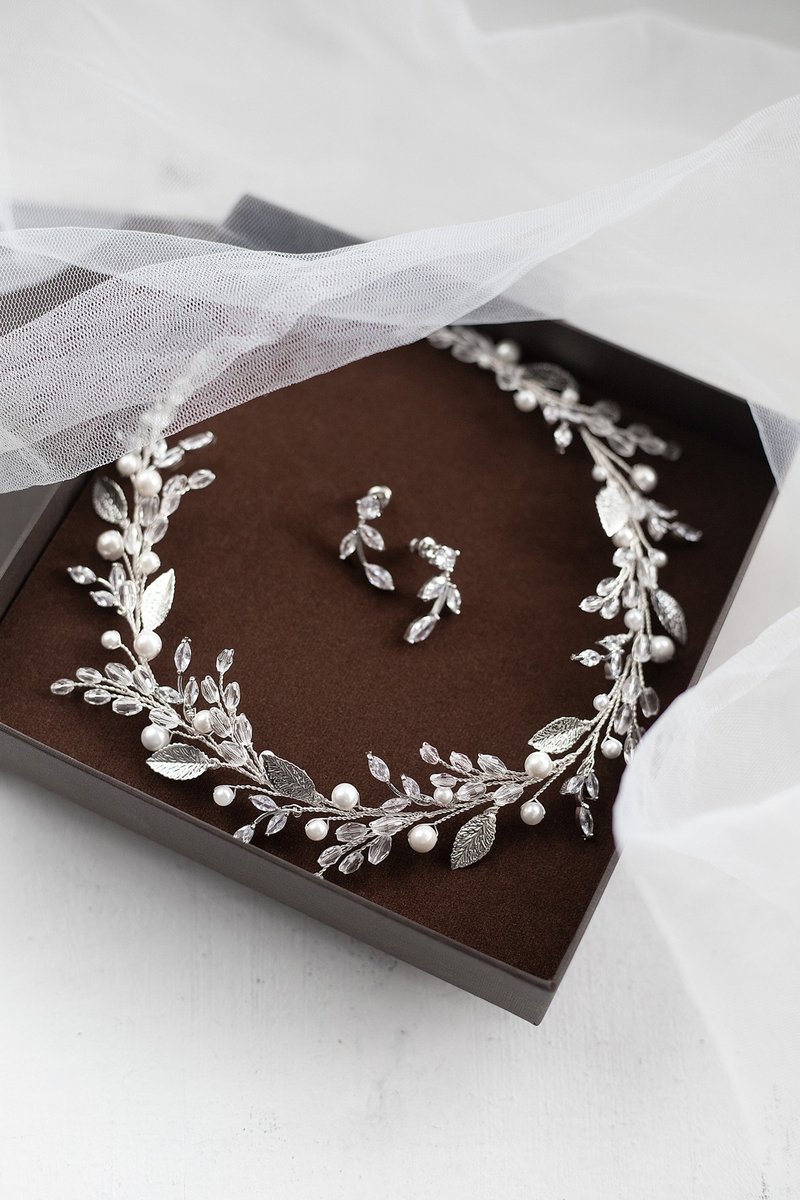 Crystal bridal jewelry set, Wedding hair wreath and earrings, Bride pearly halo - 发饰 - 珍珠 白色