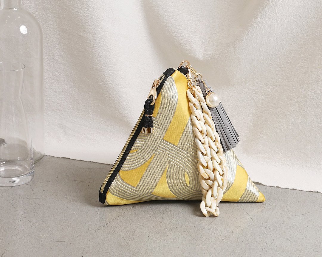 MAZE yellow triangular pouch bag - 化妆包/杂物包 - 其他材质 黄色