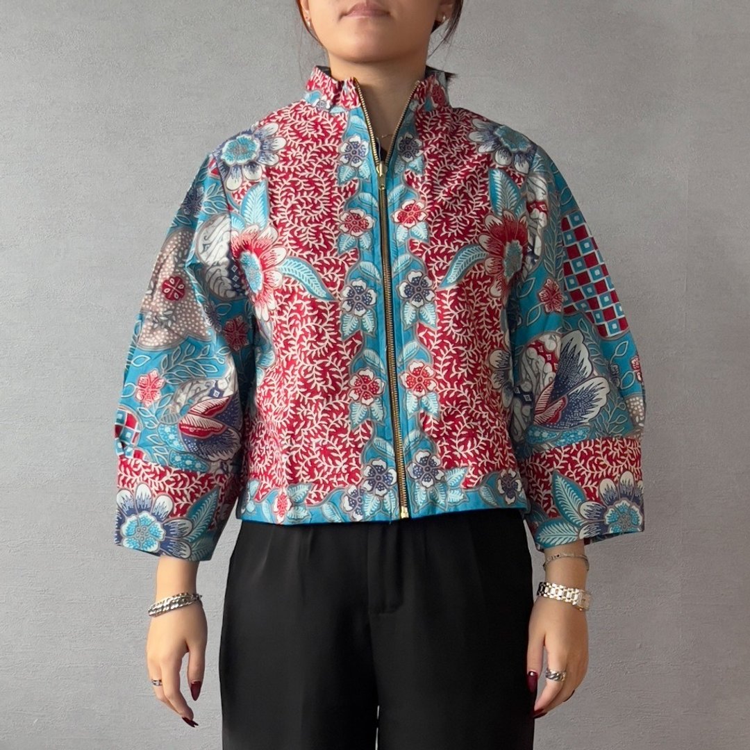 【INBATIC】YURA - BATIK OUTER 知性泡泡袖短外套 - Ruby Flower - 女装衬衫 - 棉 多色