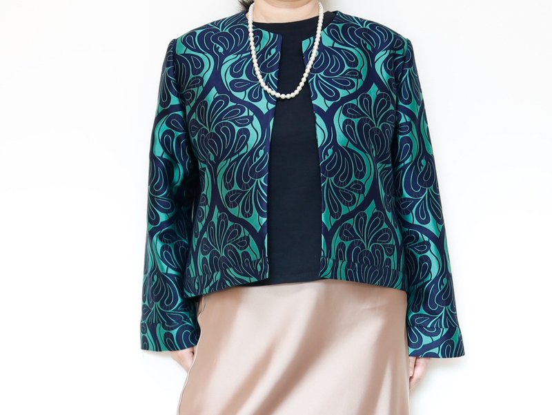 Covent Garden - 带有独特风格缇花图案的圆领外套 - 女装休闲/机能外套 - 丝．绢 多色