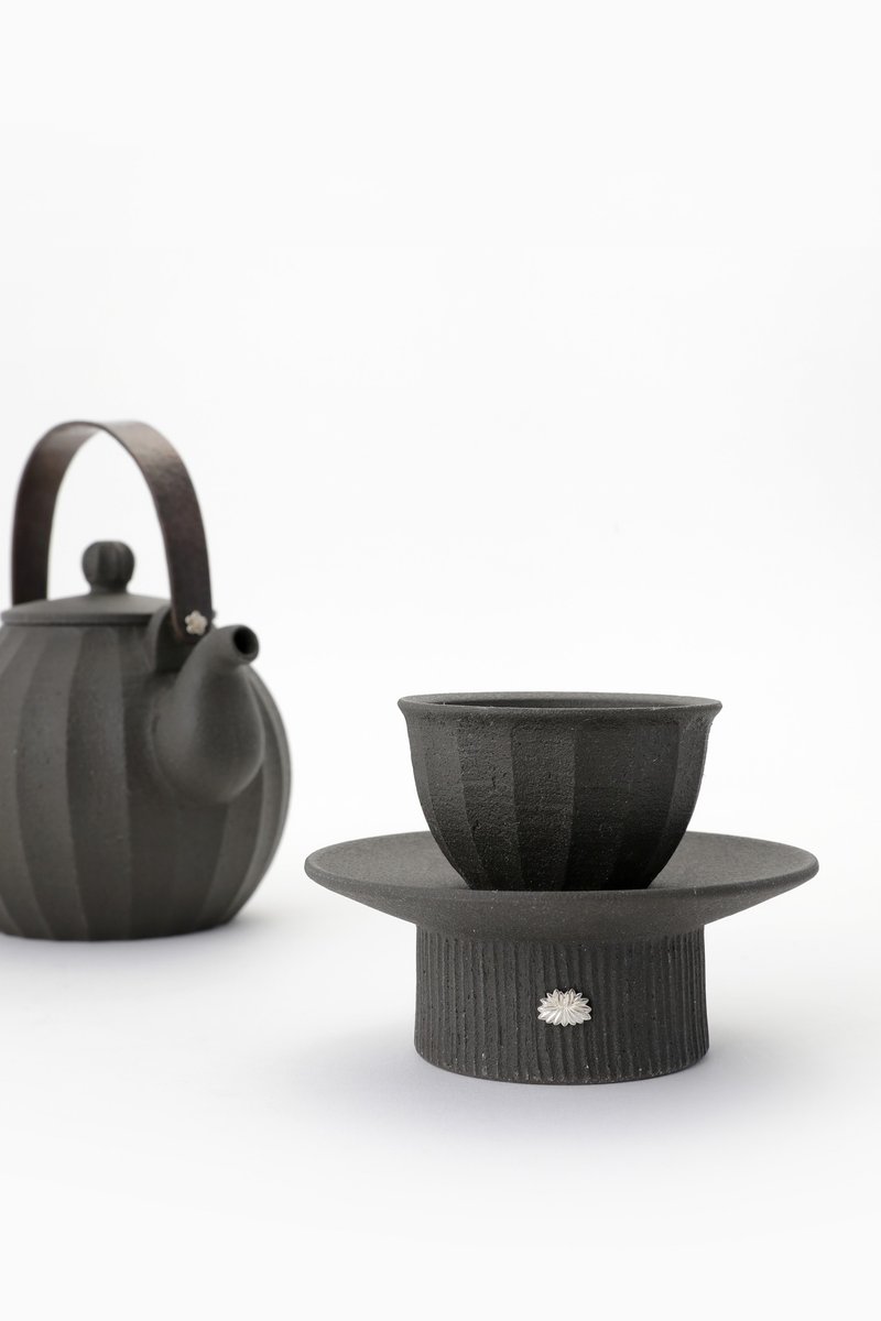 DONONG银装饰底座杯和黑土铜柄茶壶 - 茶具/茶杯 - 陶 黑色