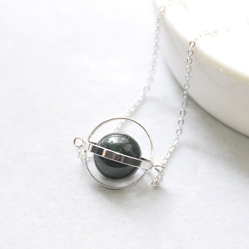 神秘星球。宇宙。银环。绿砂。项链 Mysterious Planet。Galaxy。Sliver Ring。Sandstone。Necklace。生日礼物。闺蜜礼物。姐妹礼物 - 颈链 - 宝石 绿色