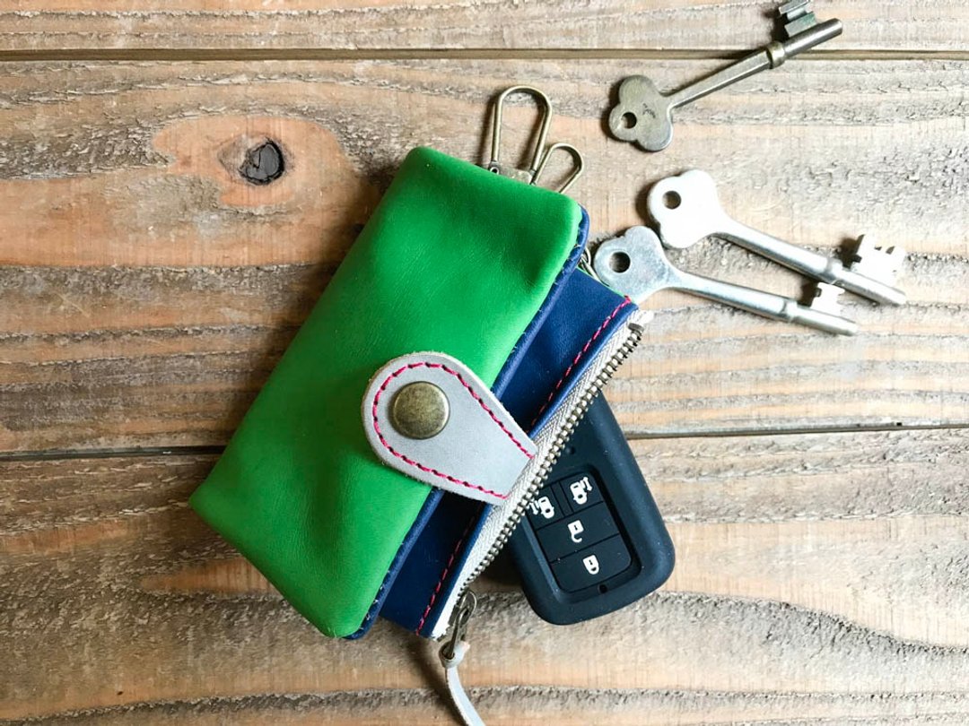 POCKET Casual and easy-to-use green x navy blue Pocket Plump Key Case Smart Key OK PPK-GNH-R - 钥匙链/钥匙包 - 真皮 绿色