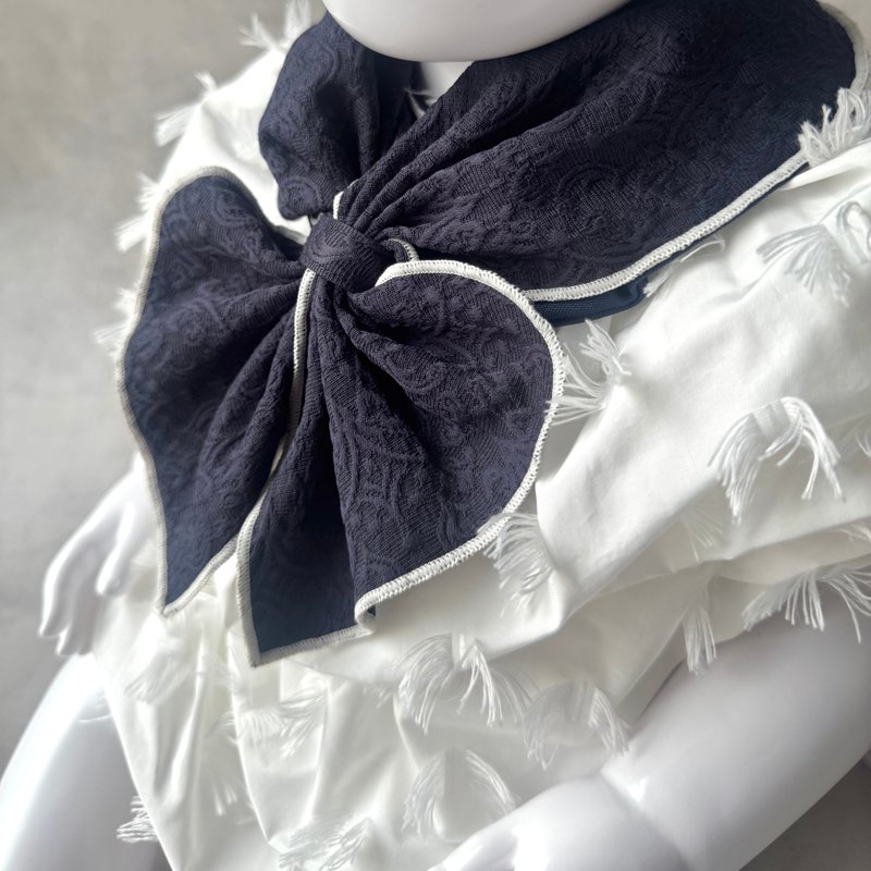 像围巾一样的围嘴 STAIF Lusso Navy Jacquard - 围嘴/口水巾 - 聚酯纤维 