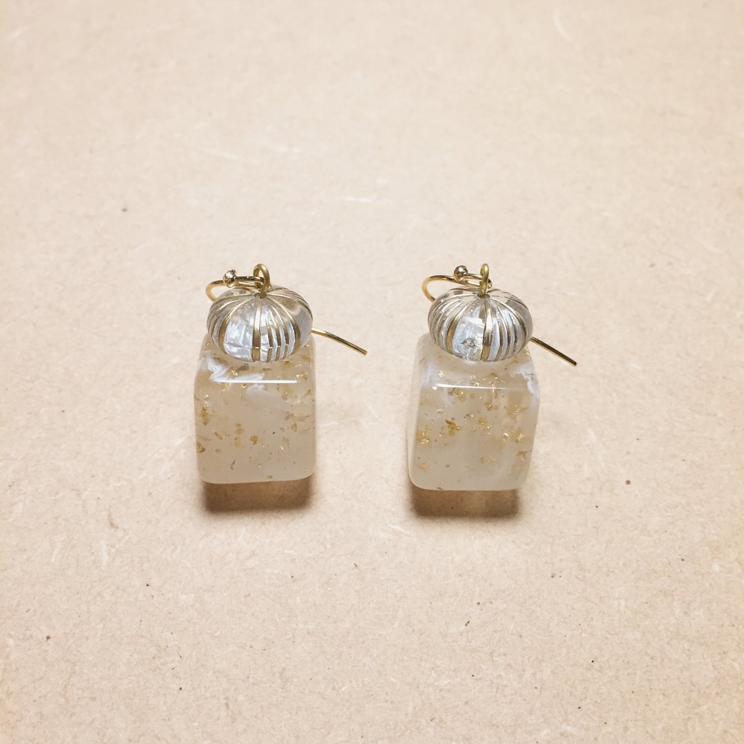 复古金箔软糖奶油挤花帽子耳环 - 耳环/耳夹 - 树脂 透明