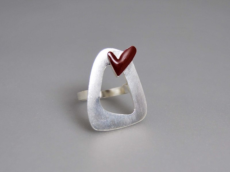 925纯银 搪瓷彩可调节夸张表白爱心可调节宽大戒指 三角形框 跳跃的心 R041 简约优雅创意设计情人节生日礼物 | 希腊原创手工饰品 This and That - 戒指 - 其他金属 白色