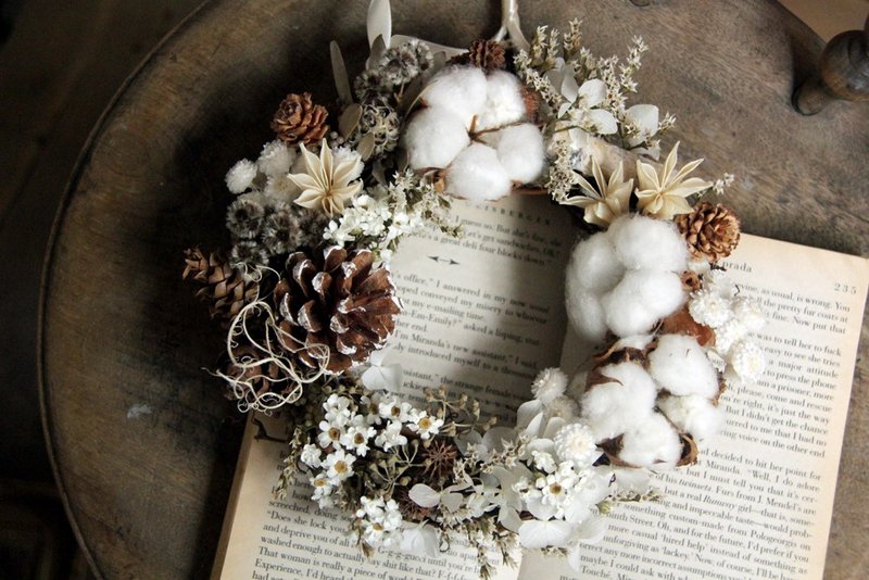 is Flower/ 圣诞节 巧克力雪花冰 花圈 - 摆饰 - 植物．花 白色