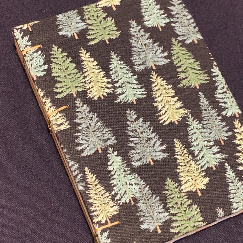 【圣诞礼物】圣诞树的冬季 - 2024 无时效 A6 手缝手帐本 - 笔记本/手帐 - 纸 