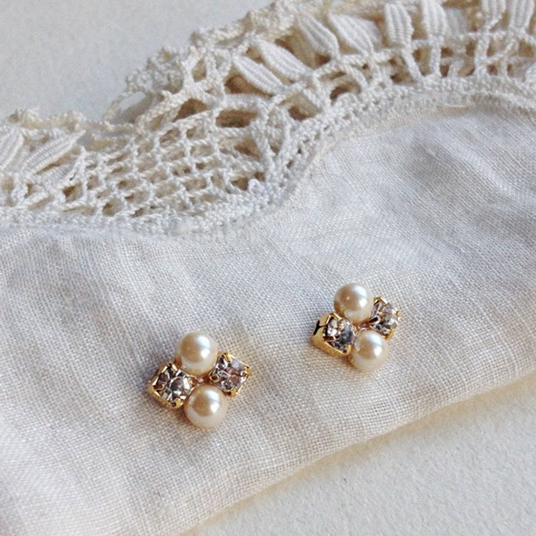 14kgf Vintage Pearl and Swarovski Bijoux Earrings / Earrings Ear Needles / Ear Clip-On - 耳环/耳夹 - 玻璃 白色