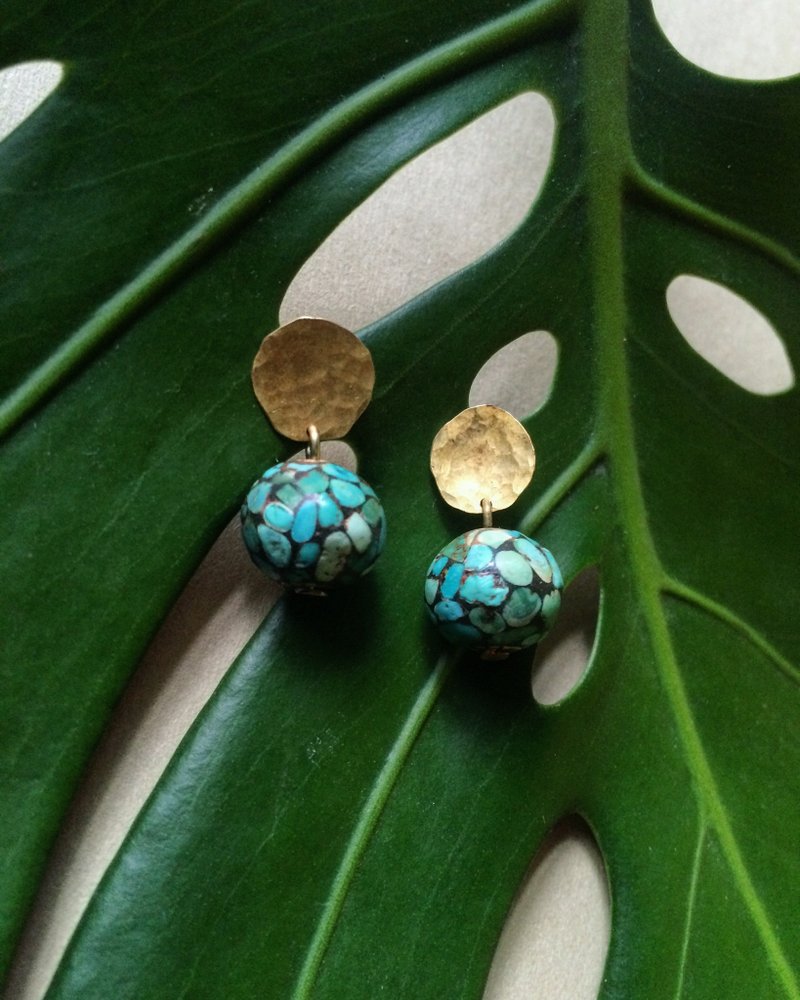 925银针手工锻敲黄铜拼接尼泊尔绿松石珠耳环||宝嘉康蒂公主 - 耳环/耳夹 - 铜/黄铜 绿色