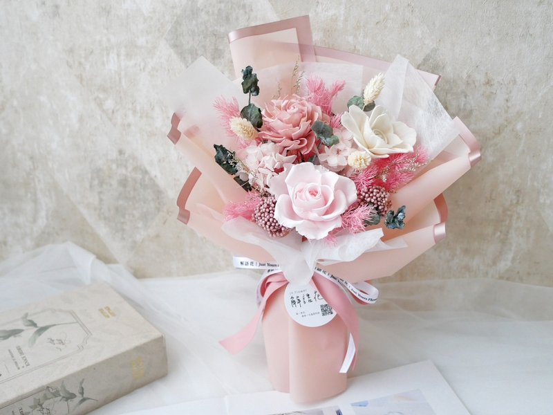 中小型不凋玫瑰花束【春樱】告白/求婚/生日/周年纪念日/毕业花束 - 干燥花/捧花 - 植物．花 粉红色
