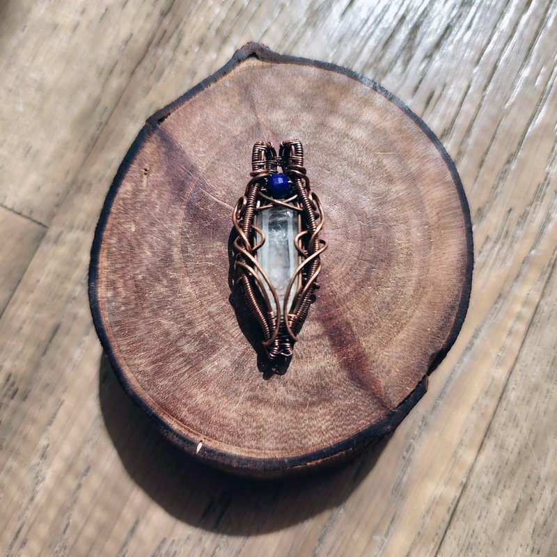 【曲水辰手作】白水晶与青金石金属线编织吊坠 - 项链 - 宝石 透明