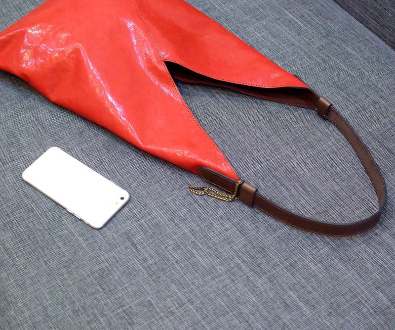 阳刚的红~很洒脱侧背袋   现货一件 - 侧背包/斜挎包 - 真皮 