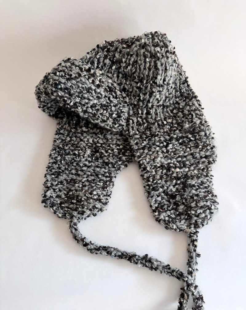 黑灰混色手工编织遮耳帽 / 毛线帽 - 帽子 - 羊毛 