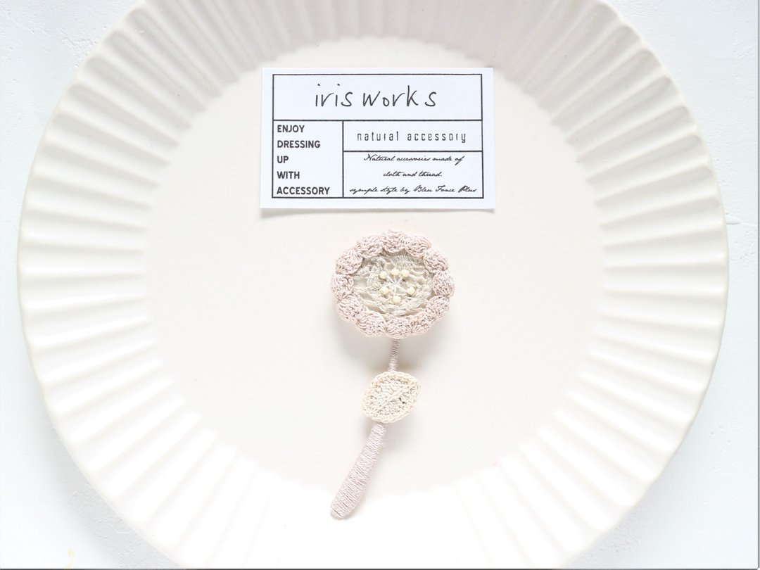 Flower brooch sizeM/Lace/Pink beige - 胸针 - 棉．麻 粉红色