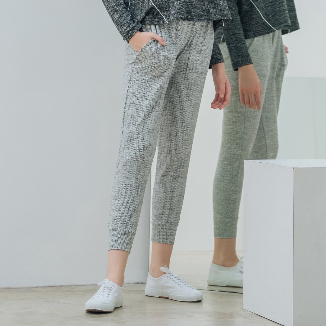 【MACACA】落羽休闲缩口裤 - BNE7522 黑 / 白 - 女装长裤 - 聚酯纤维 灰色
