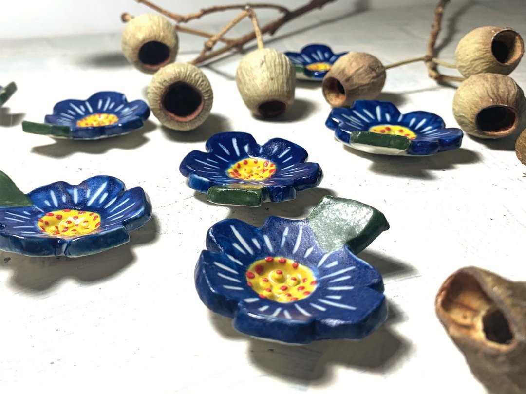 条纹深蓝花形筷子架(售完再制款)_陶器筷架 - 筷子/筷架 - 陶 蓝色