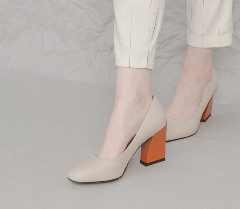 复古女孩 圆头粗高跟鞋 杏橘 - 高跟鞋 - 真皮 卡其色