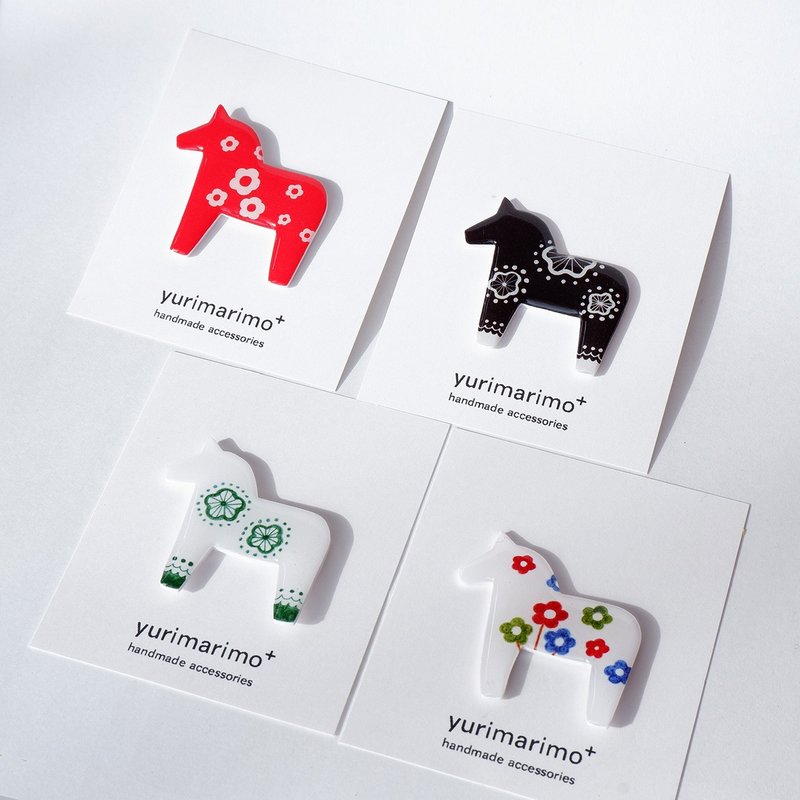 达拉马胸针 马 瑞典 北欧 红 黑 绿 花纹 可爱 礼物 轻巧 - 胸针 - 塑料 红色