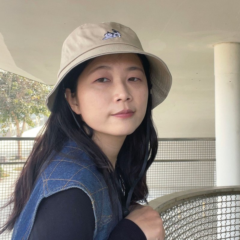 挺版渔夫帽可拆式帽绳 - 伸懒腰猫咪款 生日礼/情人礼 - 帽子 - 棉．麻 卡其色
