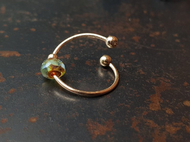 【礼物】时尚耳骨夹 无痛耳骨夹 14K注金捷克珠耳骨夹-一只 - 耳环/耳夹 - 玻璃 绿色