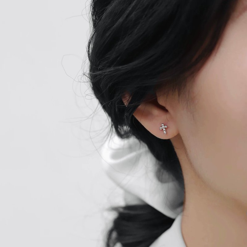 925纯银 十字架锁珠耳环 纯银耳环 cross 转珠情人节 - 耳环/耳夹 - 纯银 银色