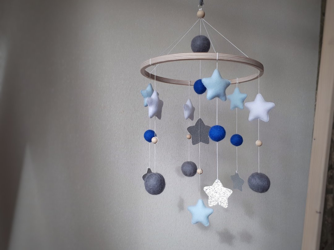 Baby mobile boy, felt balls & star crib mobile, nursery decor - 玩具/玩偶 - 环保材料 蓝色