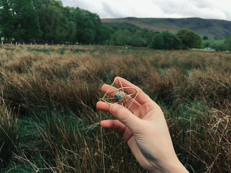 [Mush] 黄铜 几何 天然石 立体 项链 颈链 项链 颈链 动力 Kinetic Brass Necklace - 颈链 - 其他金属 