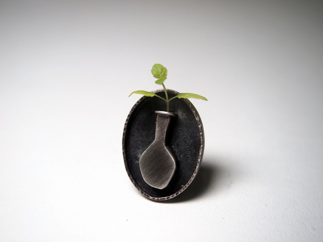 【Vase 系列】  #c20 静物水瓶胸针/ 925银/ 手工礼物/ 定制化 - 胸针 - 银 黑色