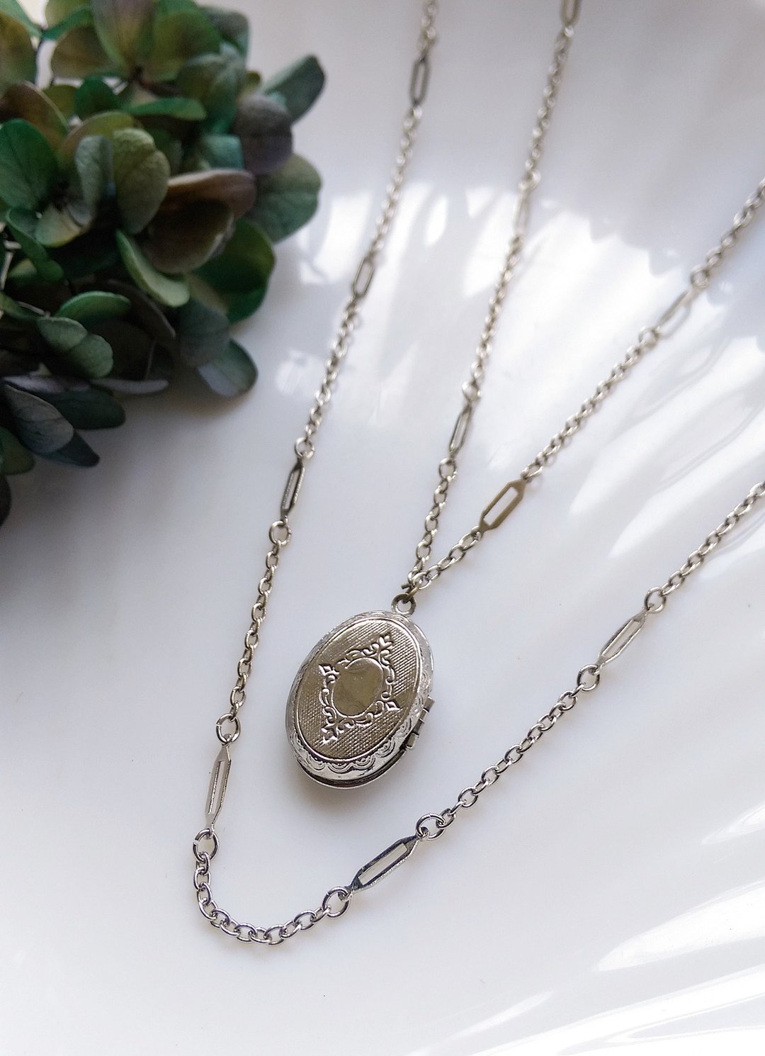 西洋古董饰品。Locket   双链立体雕纹 相片坠 项链 - 项链 - 其他金属 金色