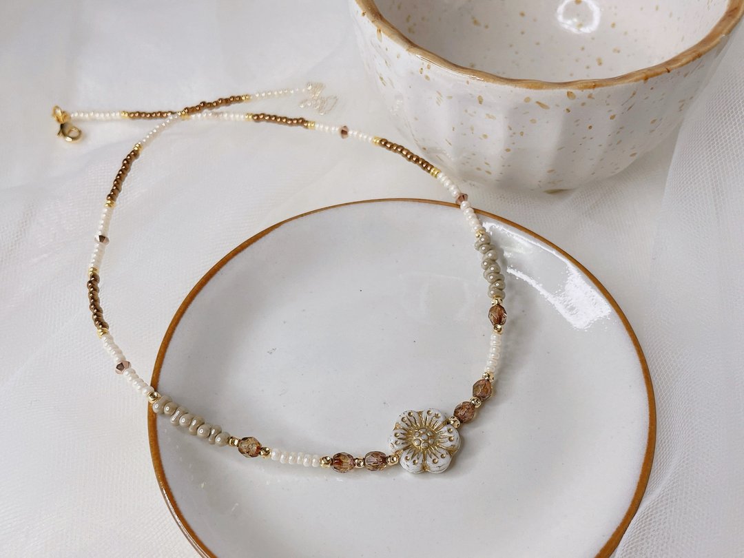 日光绣花 || 复古串珠项链 日系颈链 锁骨链 - 项链 - 其他材质 金色
