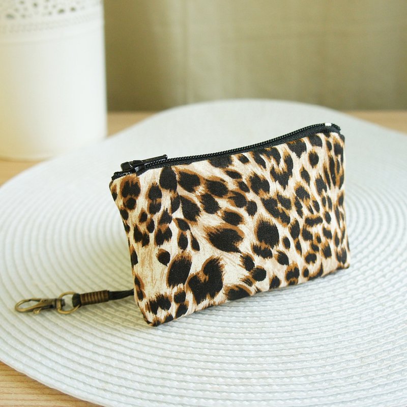 Lovely台湾布【花豹拉链钥匙包、咖黑】放得下约7把钥匙 - 钥匙链/钥匙包 - 棉．麻 咖啡色