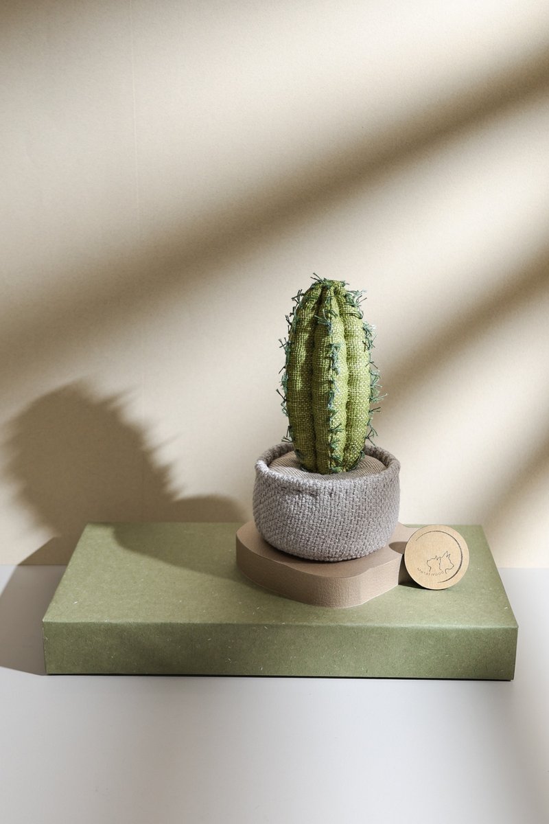 多肉植栽 柱型 H / Succulent 手作 猫玩具 家饰品 办公室 疗愈系 - 摆饰 - 其他材质 多色