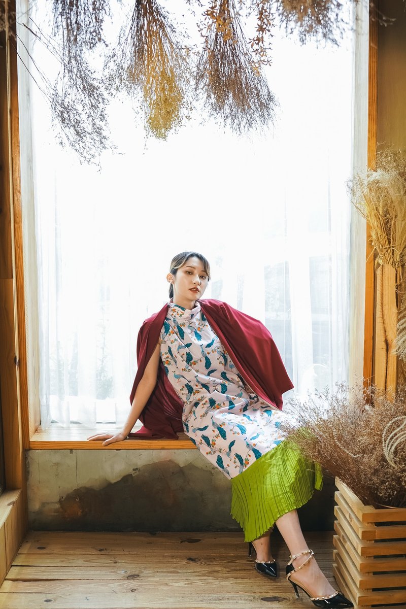 马克是秘密特工 竹节棉拼接烫金雪纺宽版外罩 - 女装休闲/机能外套 - 棉．麻 红色