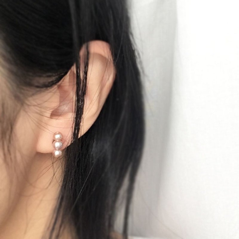 K14gf Dainty Pink Pearl Earrings - 耳环/耳夹 - 珍珠 粉红色