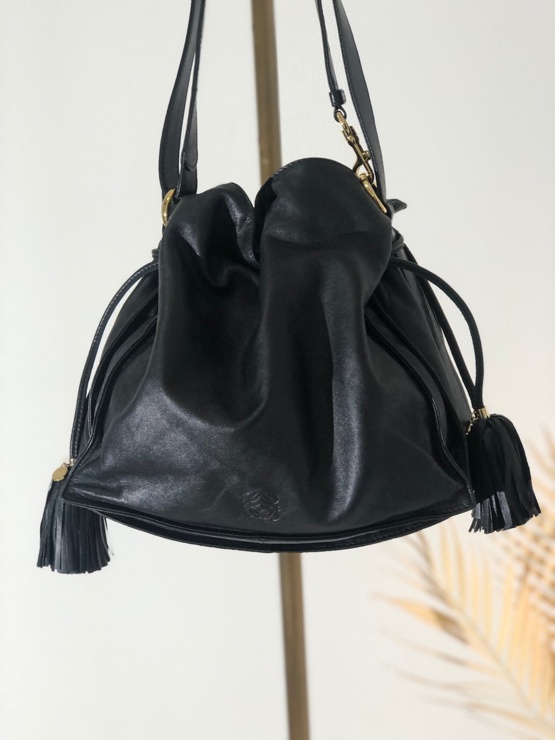【日本直送，名牌二手包装】LOEWE Flamenco 流苏 Anagram 皮革抽绳单肩包黑m2sk6h - 侧背包/斜挎包 - 真皮 黑色