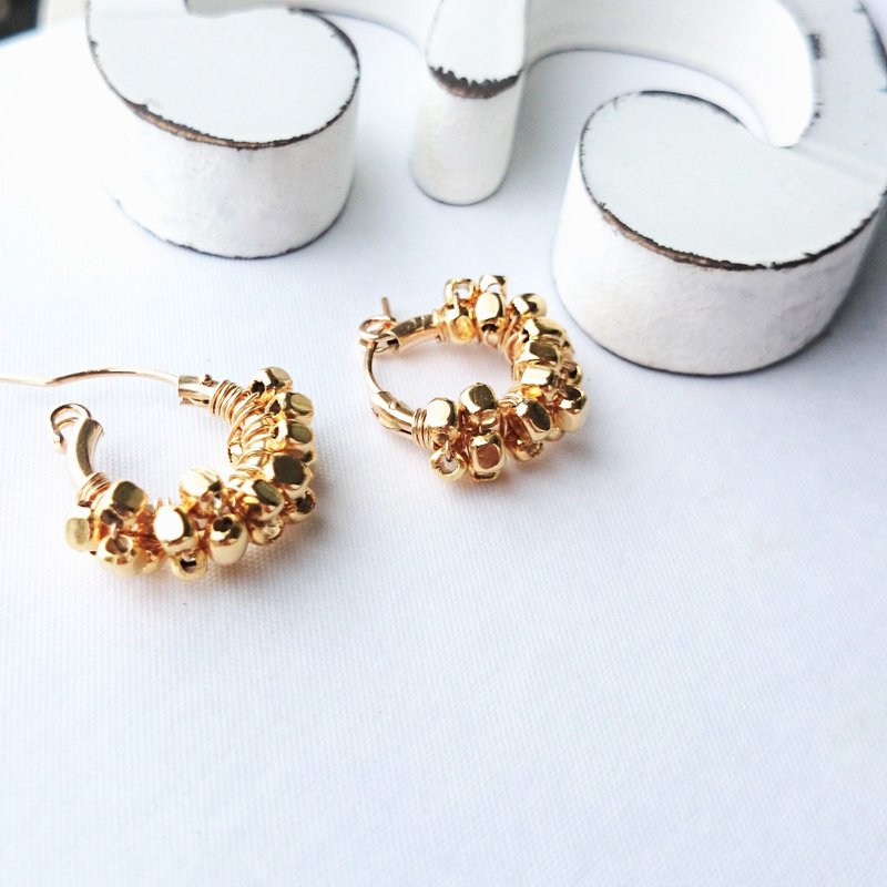 14kgf * gold square metal wrapped hoop pierce ear needle type - 耳环/耳夹 - 其他金属 金色