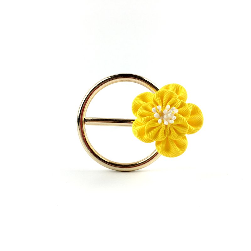 Kaika Ato / 花之月-深鹅黄 / 日式和风布花 / つまみ细工 花簪 - 发饰 - 其他材质 黄色