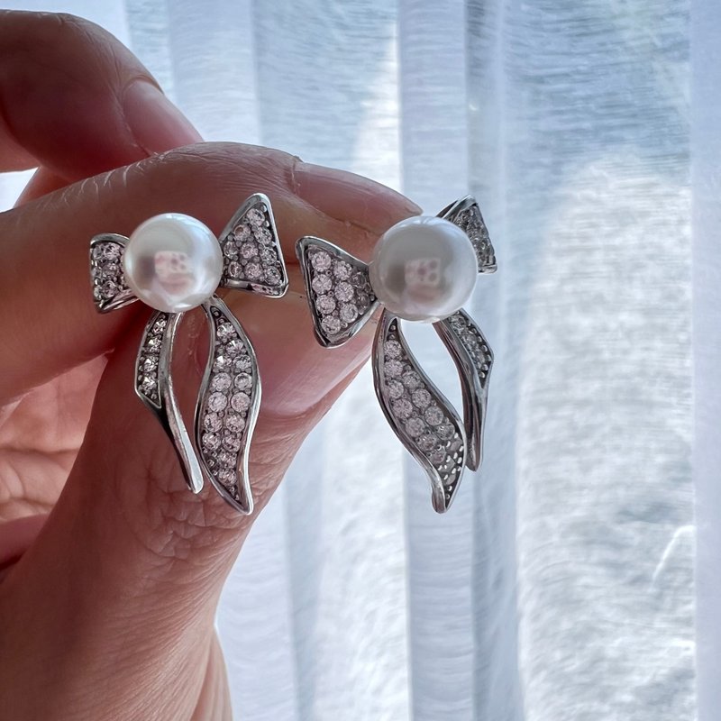 礼物日记 银色蝴蝶结锆石珍珠耳环 - 耳环/耳夹 - 珍珠 