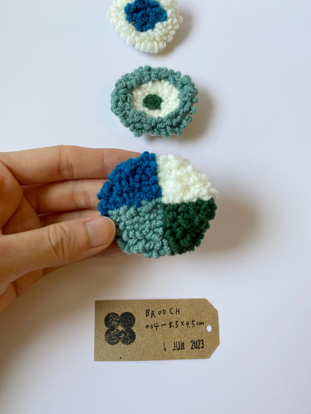 BROOCH 5/6 手作别针 胸针 装饰 毛线 礼物 - 胸针 - 棉 