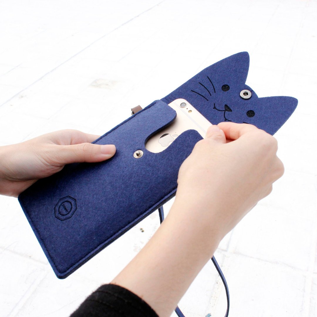 打开一只猫 猫咪手机包Portable package附颈带 Blue Cat 丈青猫 - 化妆包/杂物包 - 羊毛 蓝色