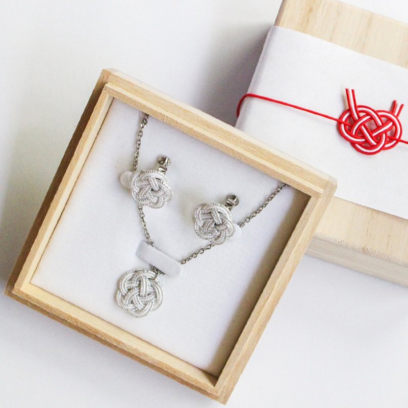 水引梅花耳环与项链套组 附桐木盒及水引包装 - 项链 - 纸 透明