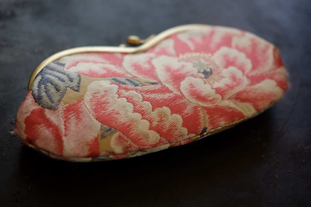 Porcupine glasses pouch / peony pill sentence silk belt / magenta pink - 化妆包/杂物包 - 丝．绢 粉红色