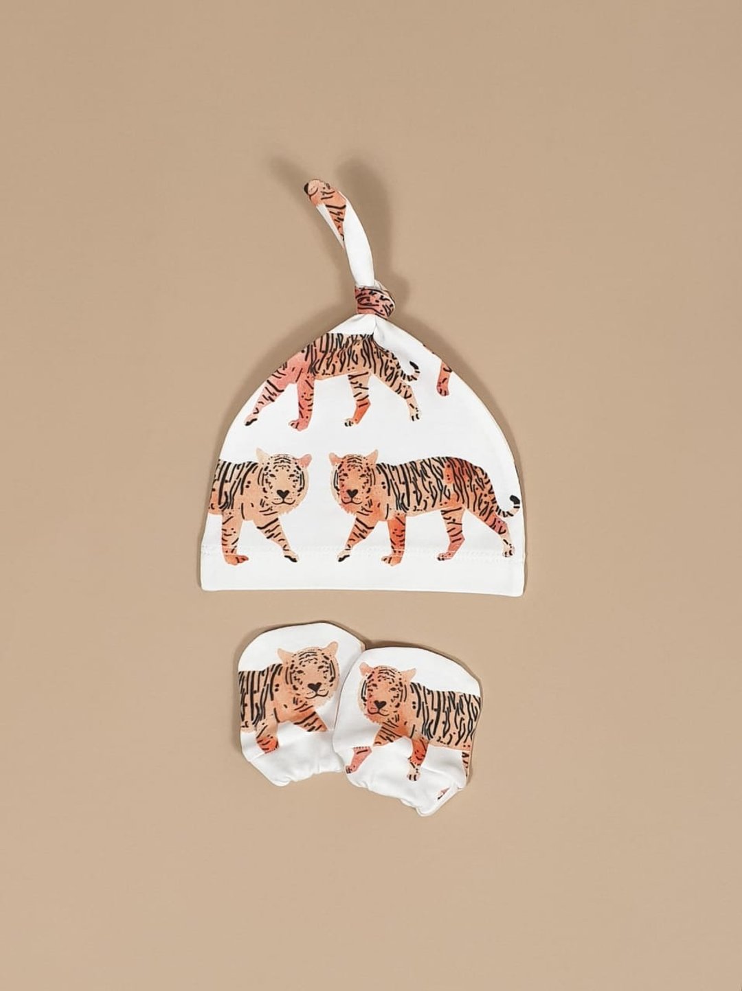 Tigers baby mittens and knot hat, organic baby clothes, newborn mittens - 婴儿帽/发带 - 棉．麻 多色