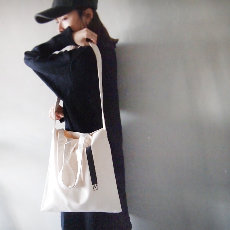 新托特 经典系列M 黑色 帆布手印托特包 - 侧背包/斜挎包 - 棉．麻 白色