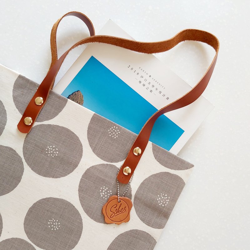 日本布款单肩包_似花非花(咖灰) - 侧背包/斜挎包 - 真皮 银色