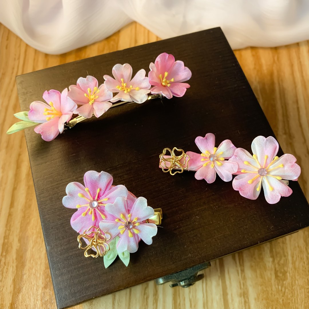 (樱さくら) 细工布花 樱花发夹 (全3款) つまみ细工 - 发饰 - 丝．绢 粉红色